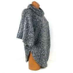 Poncho femme en maille bouclette gris foncé. Fabriqué en France