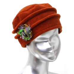 Chapeau, toque orange femme en polaire. 6 couleurs de fleurs en tissus disponibles, 2 hauteurs. Fabrication française.