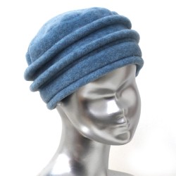 Chapeau, toque femme couleur bleu ciel en polaire. 8 couleurs disponibles, 2 hauteurs proposées, 2 plis. Fabrication française