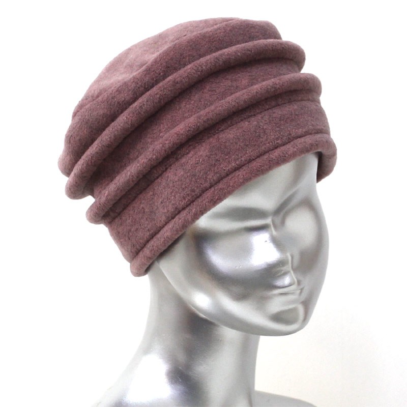 Chapeau, toque femme couleur vieux rose en polaire. 8 couleurs disponibles, 2 hauteurs proposées, 2 plis. Fabrication française