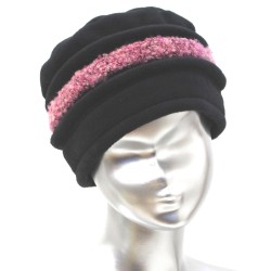 Chapeau, toque femme en polaire, noire avec 2 bandeaux amovibles en bouclette, 2 hauteurs possibles. Fabrication Française.