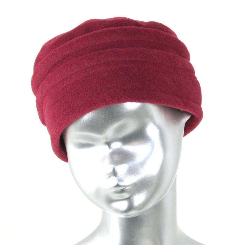 Chapeau, toque femme rouge en polaire. 8 couleurs disponibles, 2 hauteurs proposées, 2 plis. Fabrication française