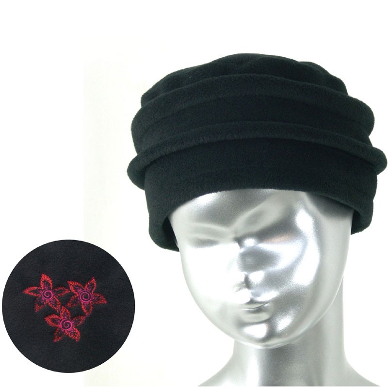 Chapeau, toque femme en polaire noire avec broderies. 5 couleurs disponibles. Fabrication française