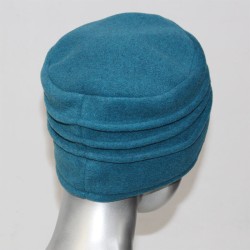 Chapeau, toque femme en polaire bleu pétrole. 8 couleurs disponibles, 3 plis. Fabrication française