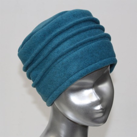 Chapeau, toque femme en polaire bleu pétrole. 8 couleurs disponibles, 3 plis. Fabrication française