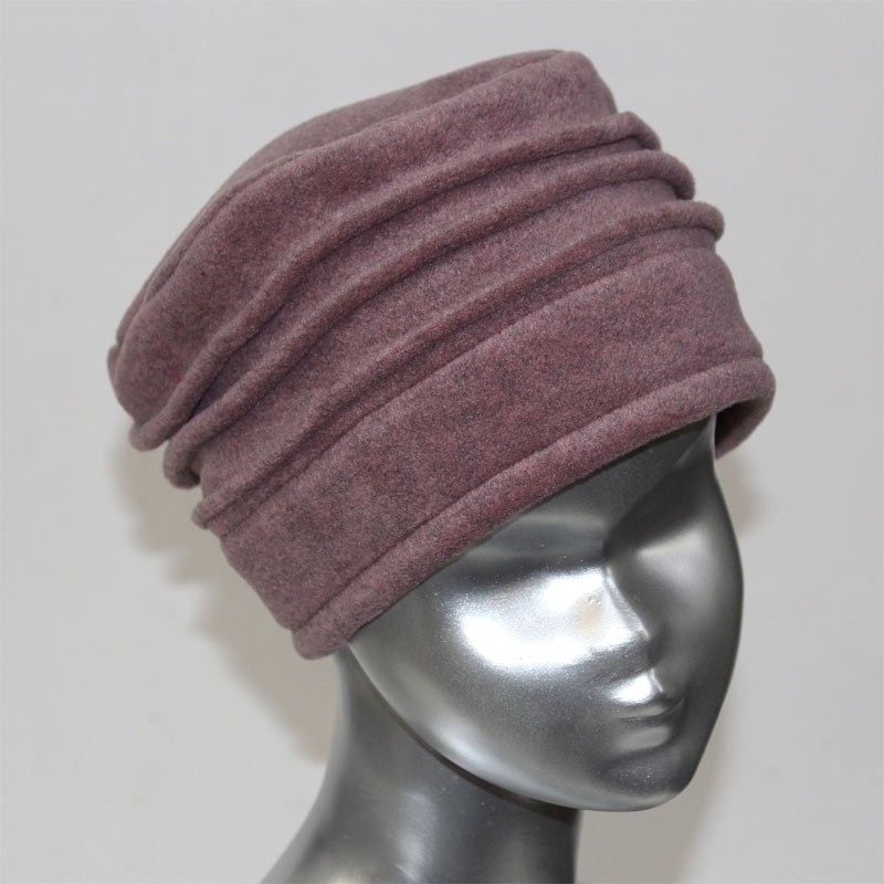 Chapeau, toque femme couleur vieux rose en polaire. 8 couleurs disponibles, 3 plis. Fabrication française