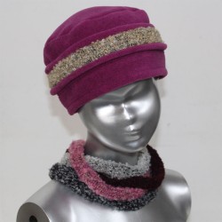 Chapeau, toque femme en polaire, Fushia avec 2 bandeaux amovibles en bouclette, 2 hauteurs possibles. Fabrication Française.