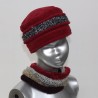 Chapeau, toque femme en polaire, rouge avec 2 bandeaux amovibles en bouclette, 2 hauteurs possibles. Fabrication Française.