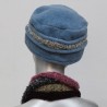 Chapeau, toque femme en polaire, bleu ciel avec 2 bandeaux amovibles en bouclette, 2 hauteurs possibles. Fabrication Française.