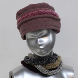 Chapeau, toque femme en polaire, vieux rose avec 2 bandeaux amovibles en bouclette, 2 hauteurs possibles. Fabrication Française.