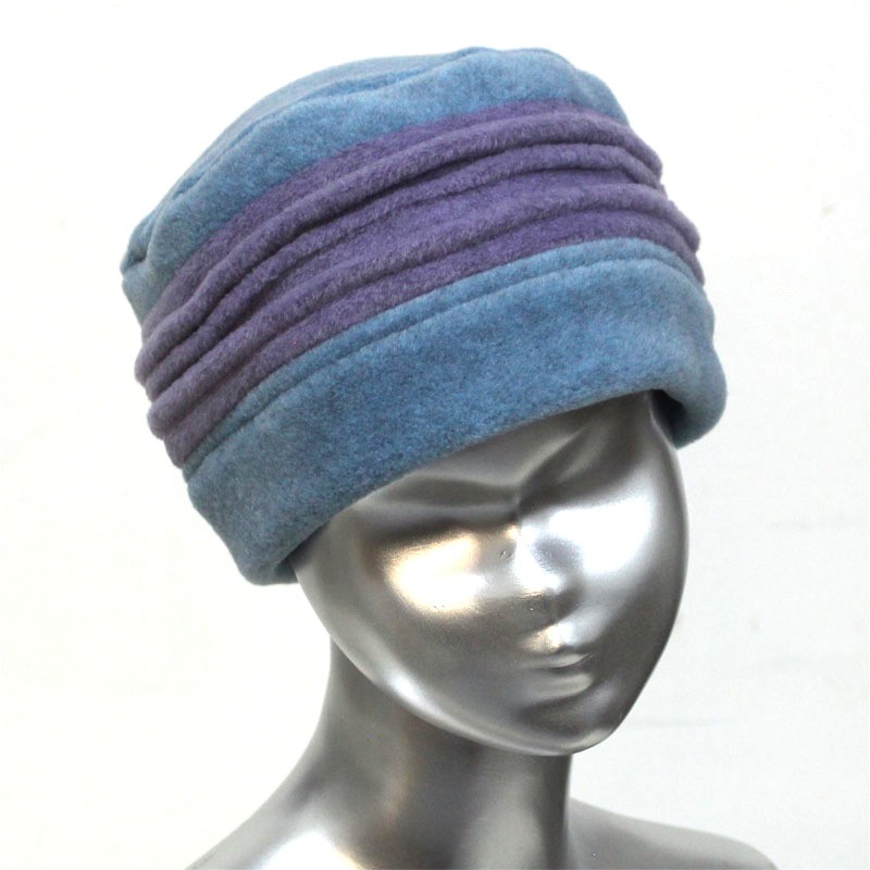 Chapeau, toque femme bicolore, bleu ciel et lavande en polaire. 3 plis. Taille unique. Fabrication française.