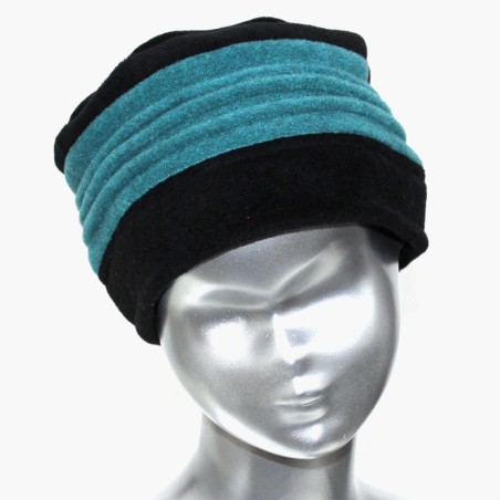 Chapeau, toque femme bicolore, noire et bleu pétrole en polaire. 3 plis. Taille unique. Fabrication française.