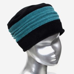 Chapeau, toque femme bicolore, noire et bleu pétrole en polaire. 3 plis. Taille unique. Fabrication française.