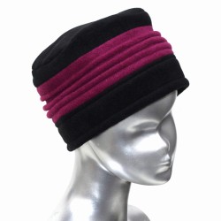 Chapeau, toque femme bicolore, noire et Fushia en polaire. 3 plis. Taille unique. Fabrication française.